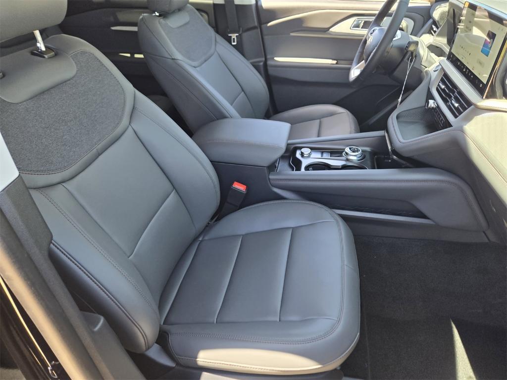 new 2025 Ford Explorer car, priced at $39,665