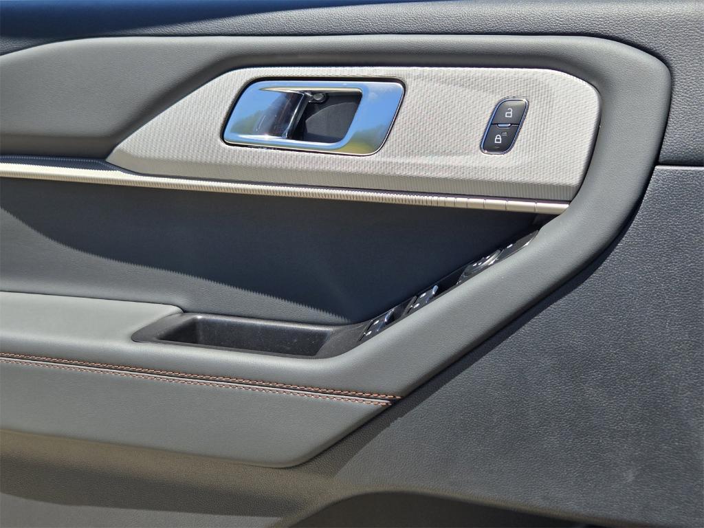 new 2025 Ford Explorer car, priced at $39,665