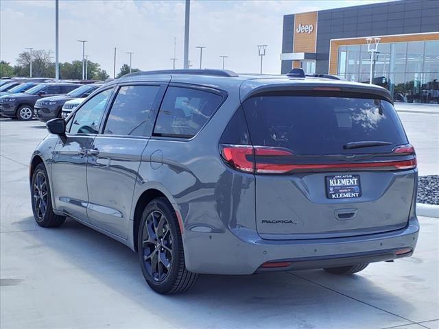 new 2024 Chrysler Pacifica car, priced at $39,830