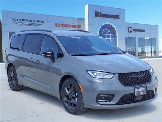 new 2024 Chrysler Pacifica car, priced at $39,830