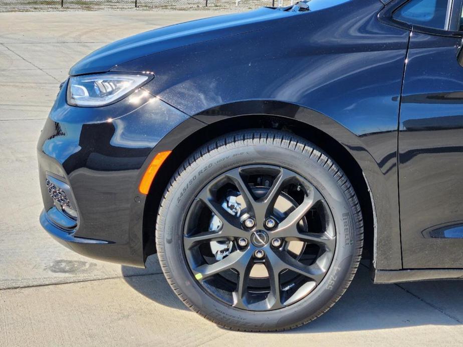 new 2025 Chrysler Pacifica car, priced at $48,148