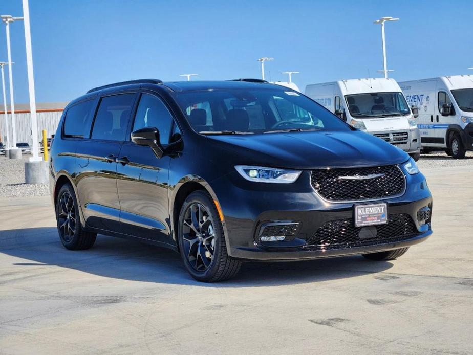 new 2025 Chrysler Pacifica car, priced at $48,148