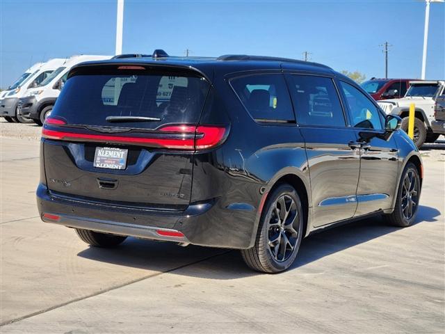 new 2025 Chrysler Pacifica car, priced at $49,128