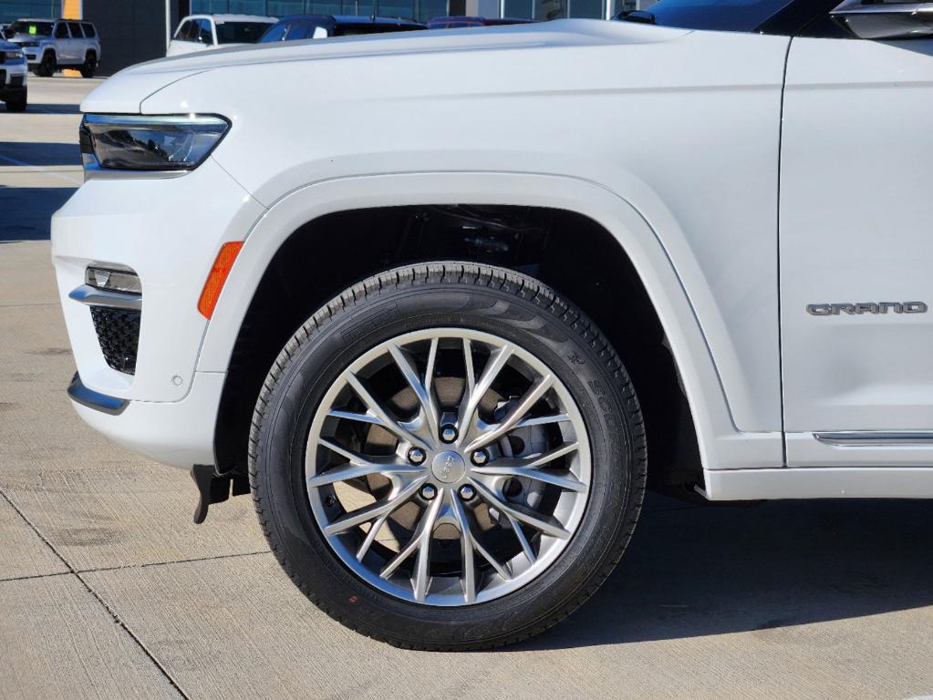 new 2025 Jeep Grand Cherokee car, priced at $55,141