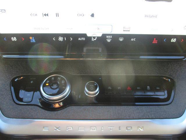 new 2025 Ford Expedition car, priced at $84,060