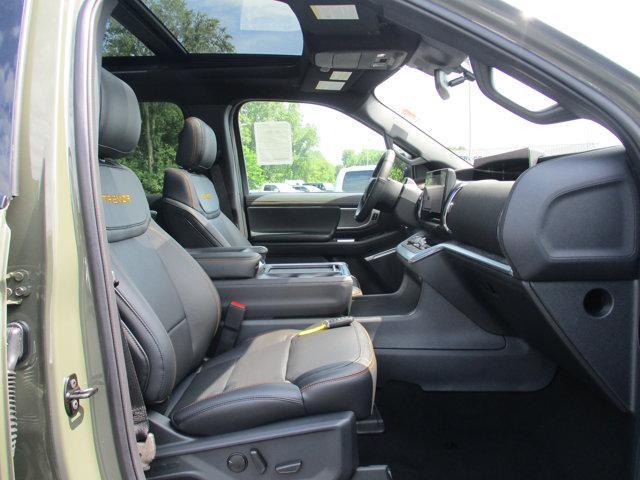 new 2025 Ford Expedition car, priced at $81,995