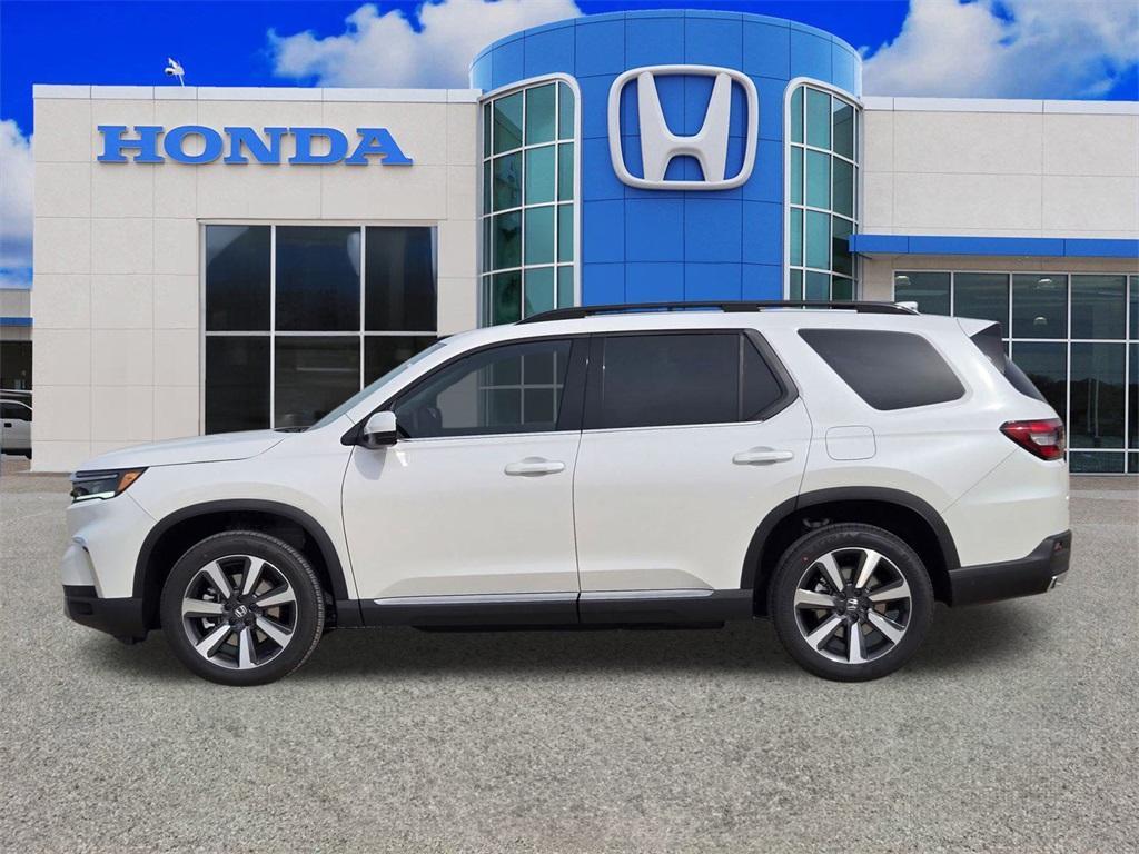 new 2025 Honda Pilot car, priced at $47,804