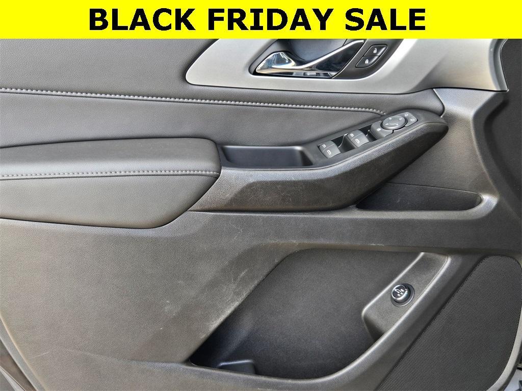 used 2023 Chevrolet Traverse car, priced at $30,000