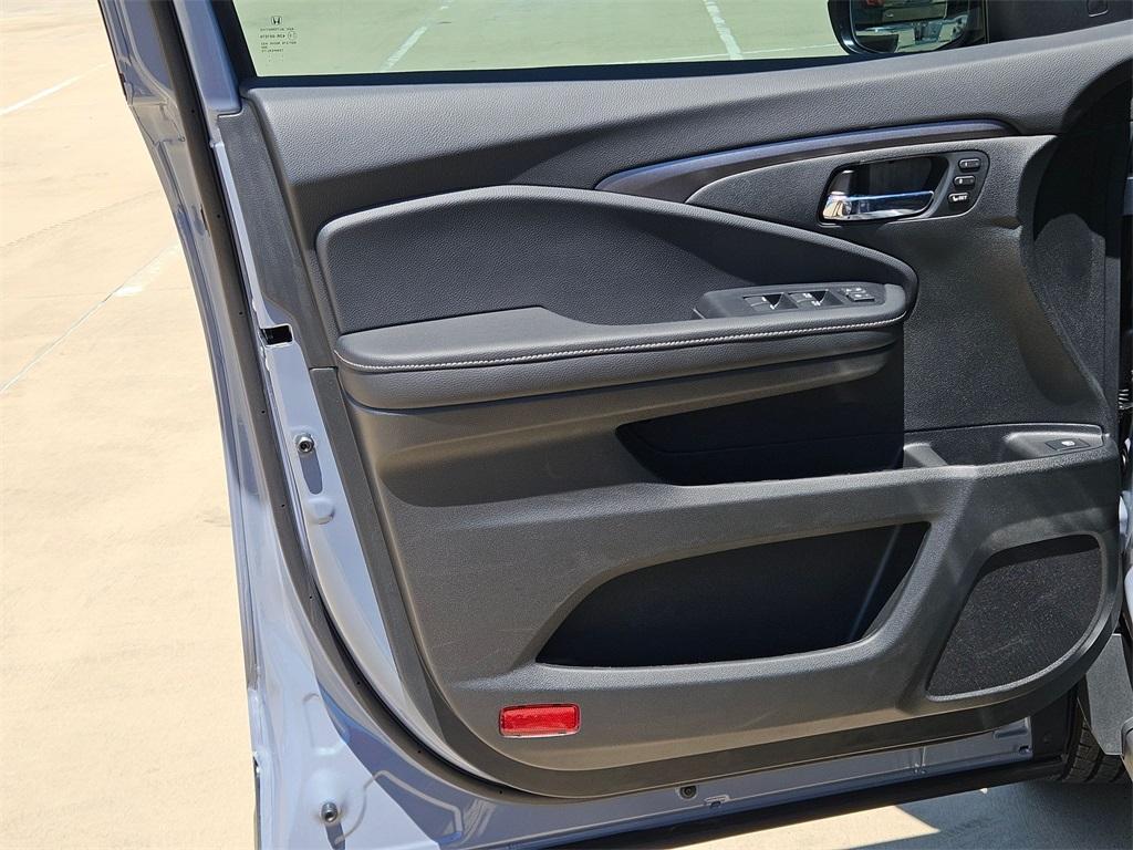 new 2025 Honda Ridgeline car, priced at $39,793