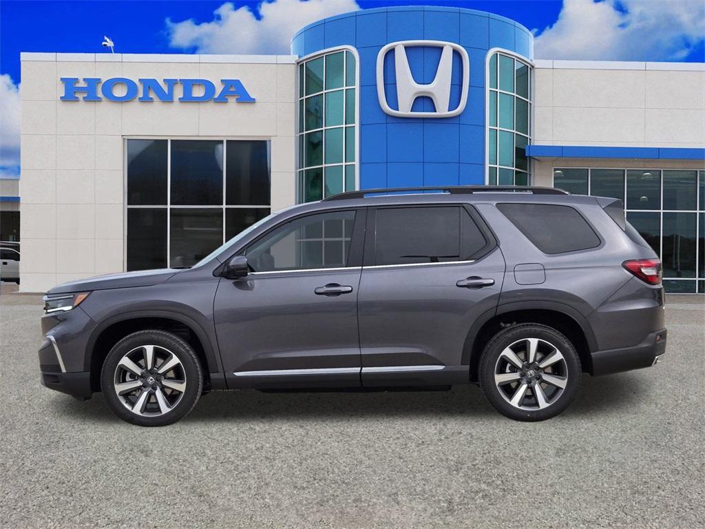 new 2025 Honda Pilot car, priced at $50,323