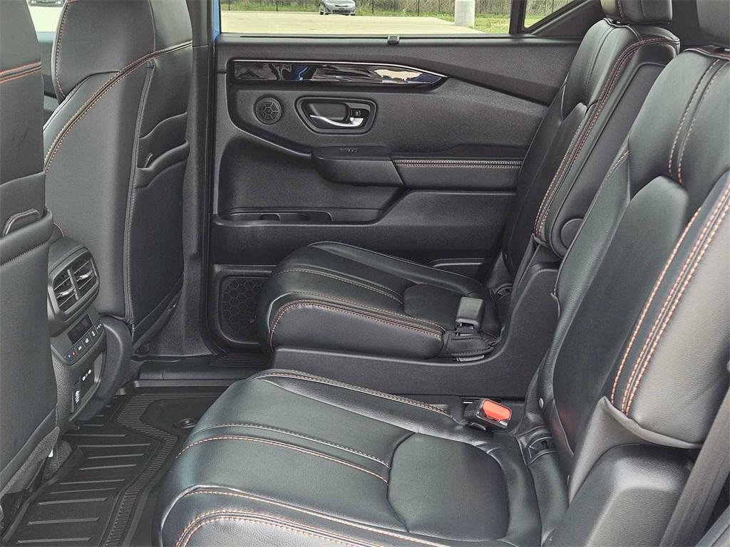new 2025 Honda Pilot car, priced at $51,350