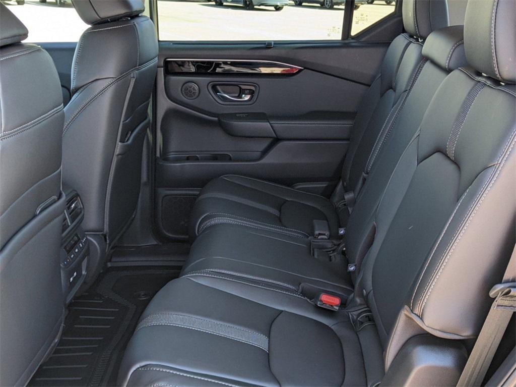 new 2025 Honda Pilot car, priced at $45,405