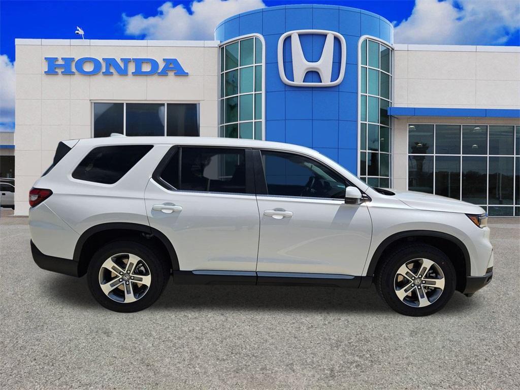 new 2025 Honda Pilot car, priced at $44,751