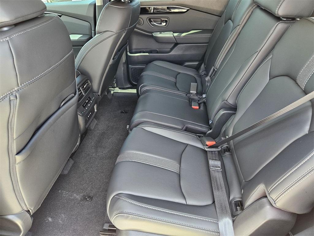 new 2025 Honda Pilot car, priced at $44,751