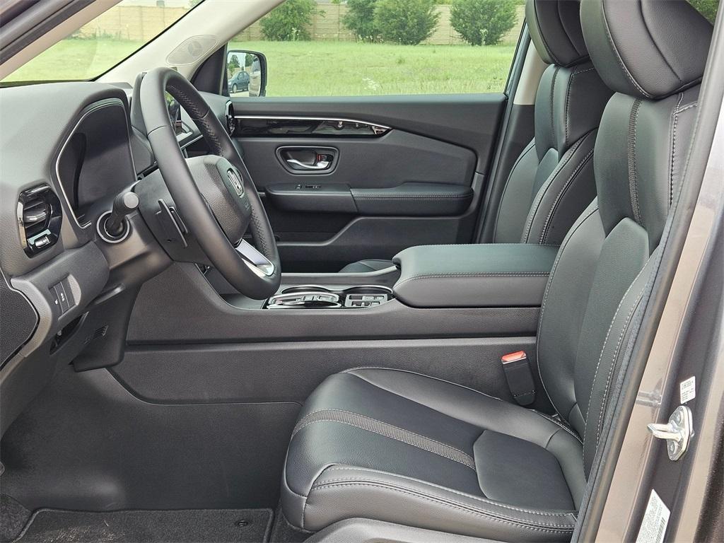 new 2025 Honda Pilot car, priced at $42,870