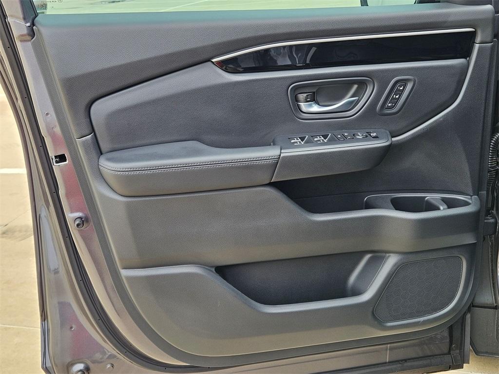 new 2025 Honda Pilot car, priced at $42,870