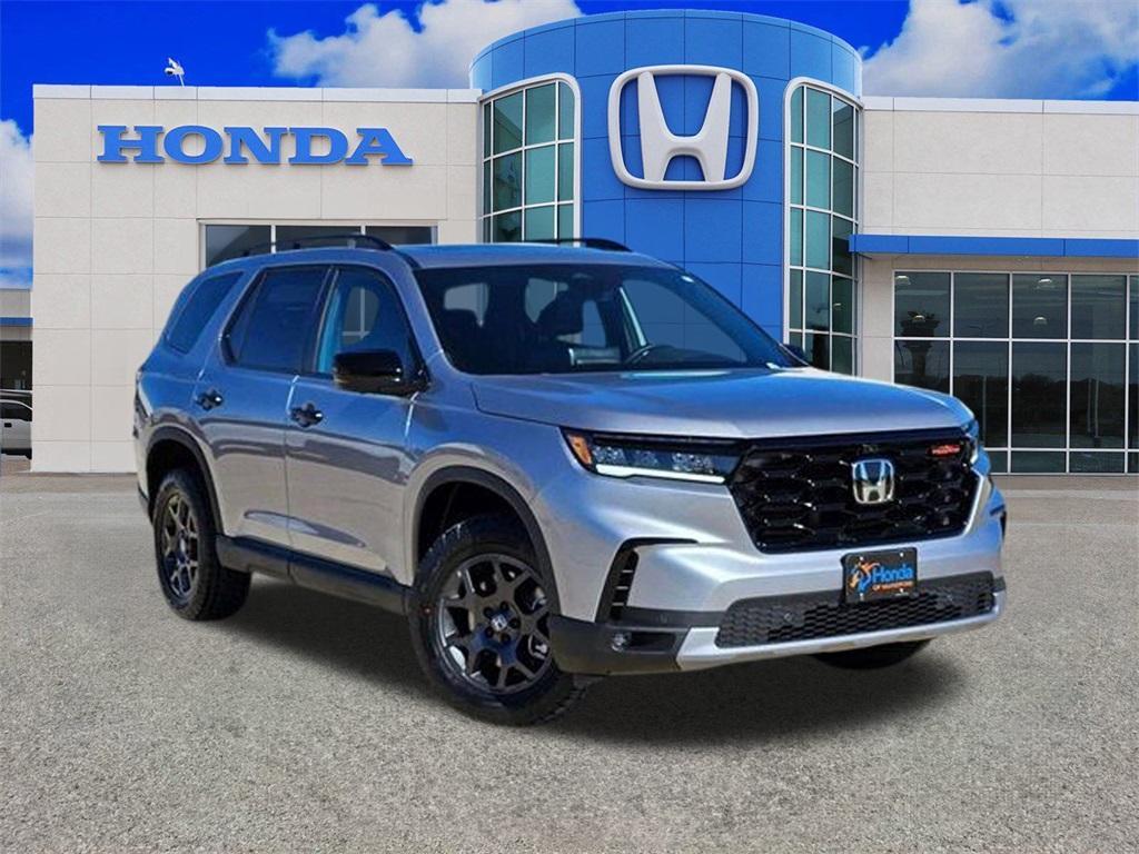 new 2025 Honda Pilot car, priced at $47,833