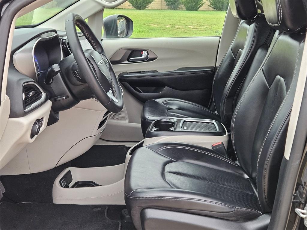 used 2023 Chrysler Pacifica car, priced at $23,645