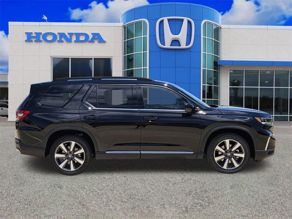 new 2025 Honda Pilot car, priced at $48,003