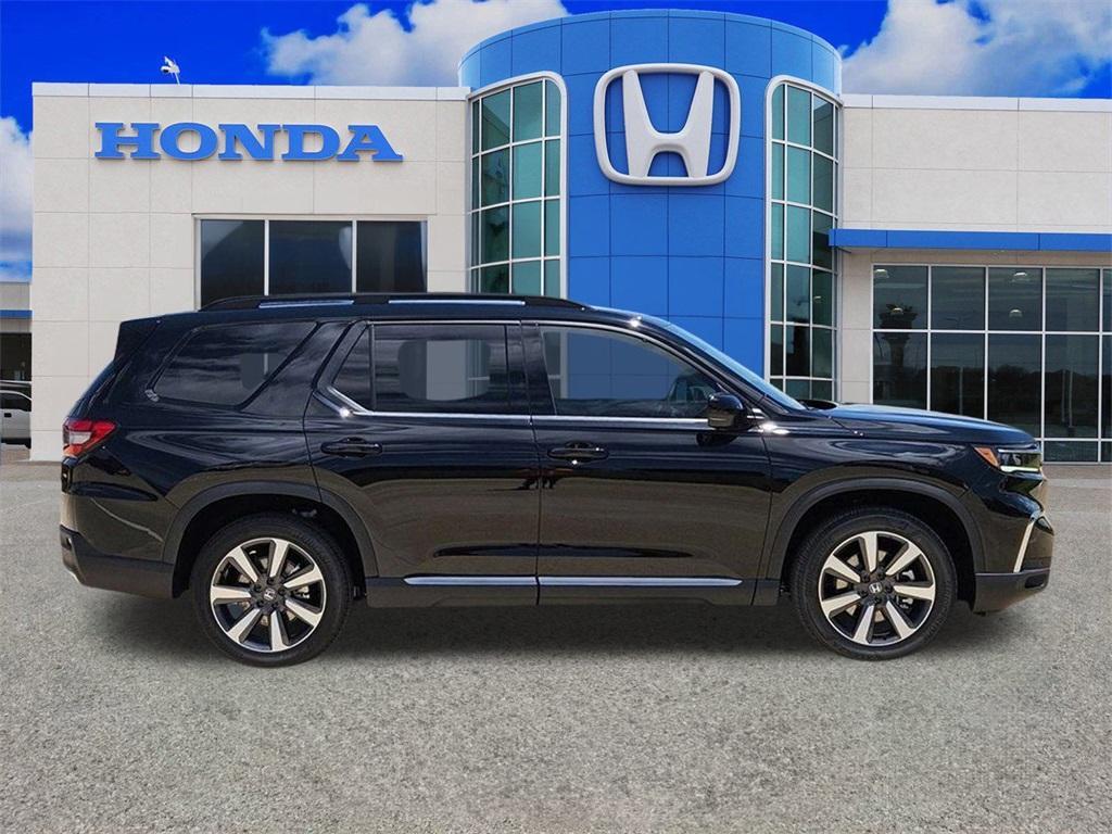 new 2025 Honda Pilot car, priced at $48,003