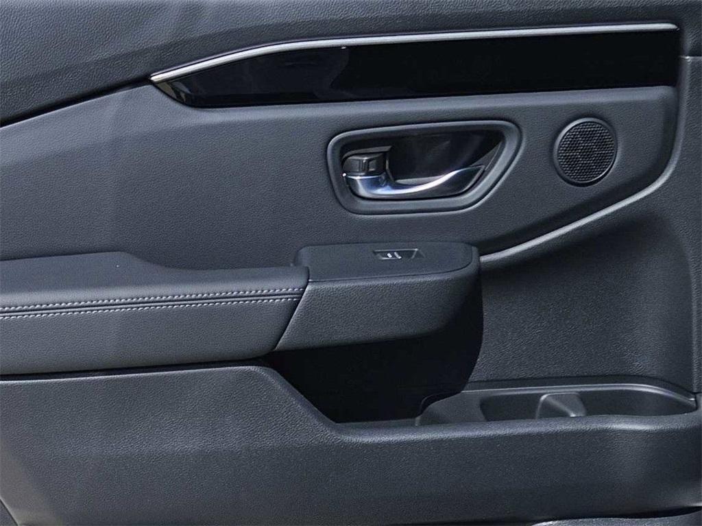 new 2025 Honda Pilot car, priced at $48,003