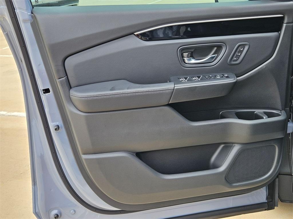 new 2025 Honda Pilot car, priced at $46,731