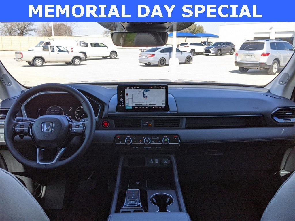 new 2025 Honda Pilot car, priced at $45,820