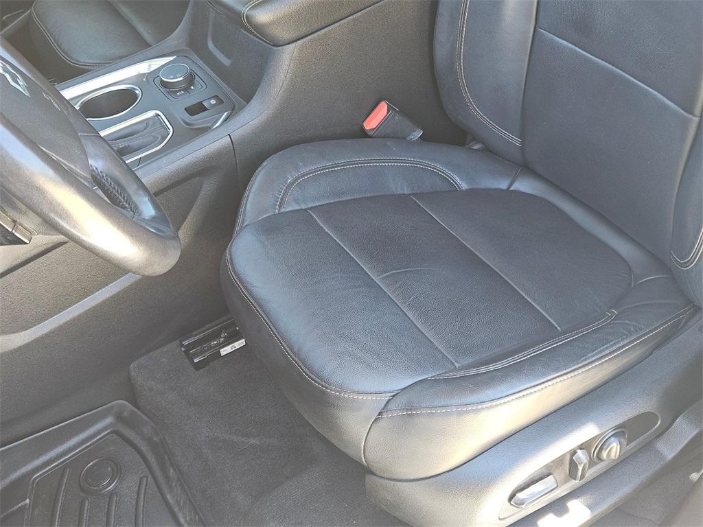 used 2020 Chevrolet Traverse car, priced at $22,899