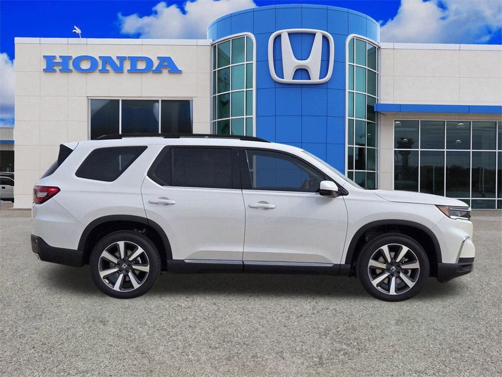 new 2025 Honda Pilot car, priced at $51,550