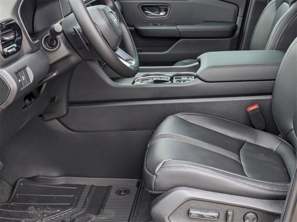 new 2025 Honda Pilot car, priced at $51,550