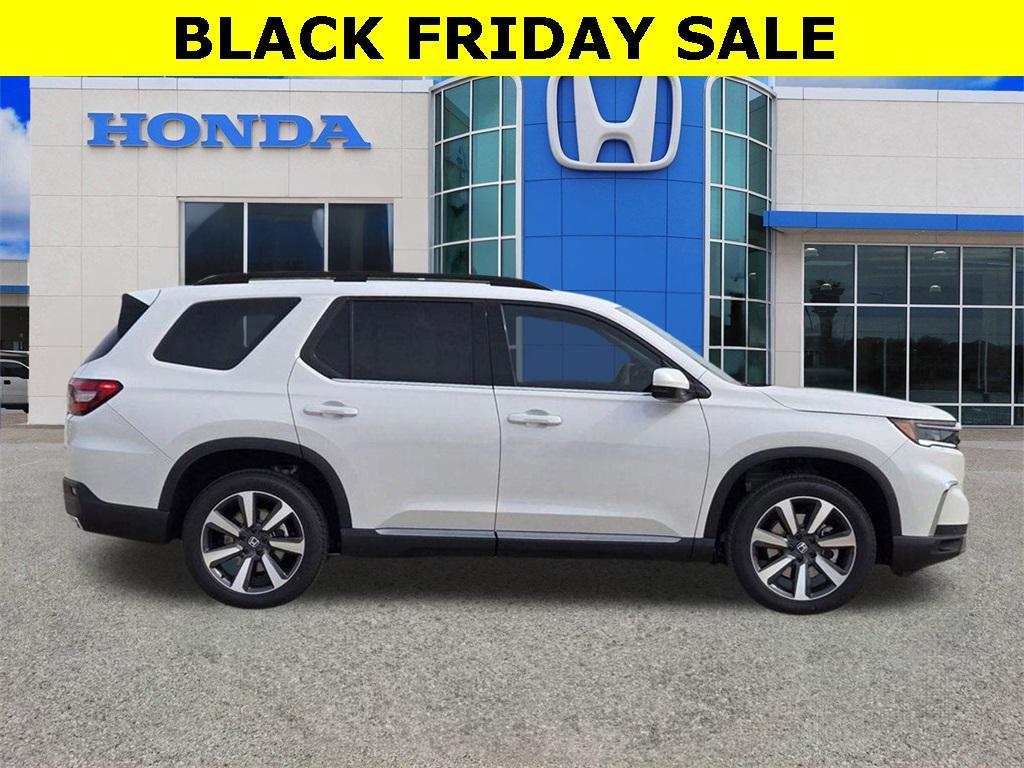 new 2025 Honda Pilot car, priced at $46,304
