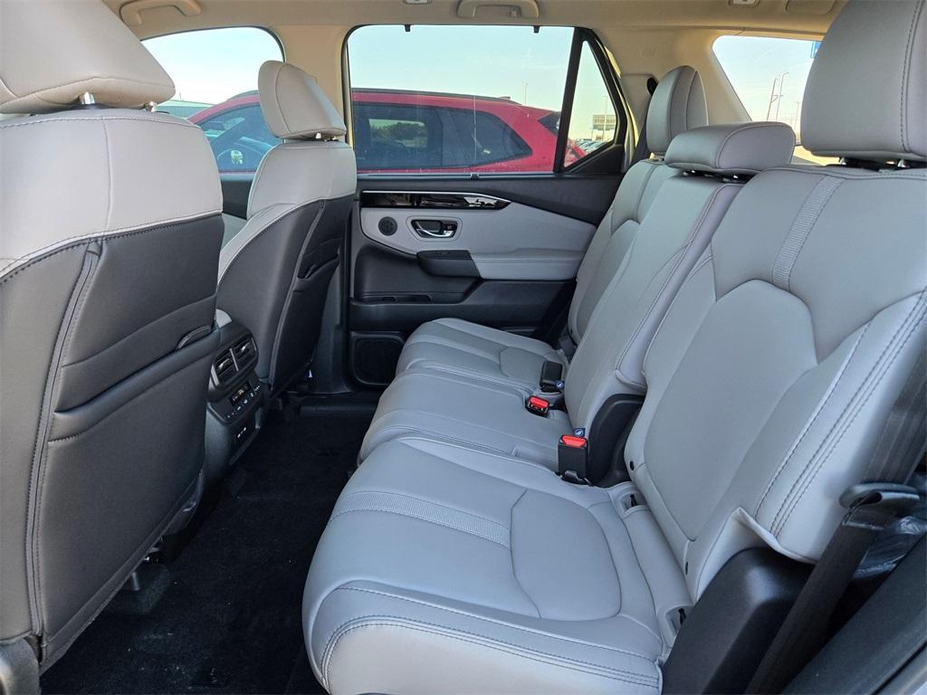 new 2025 Honda Pilot car, priced at $48,112