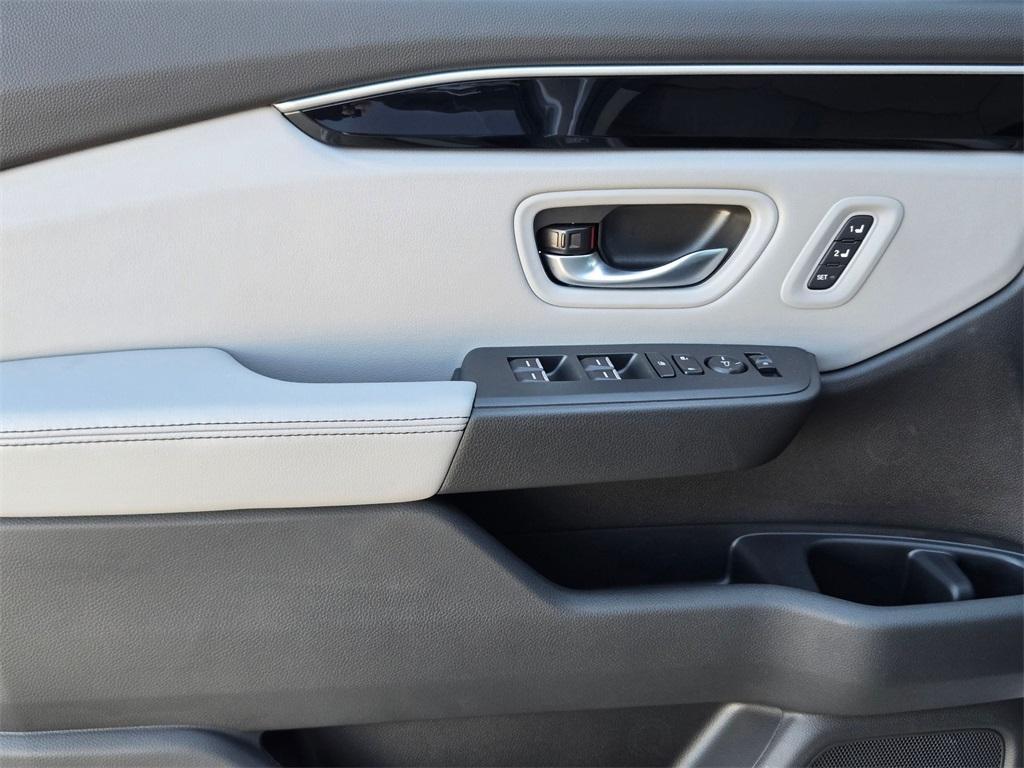 new 2025 Honda Pilot car, priced at $48,112