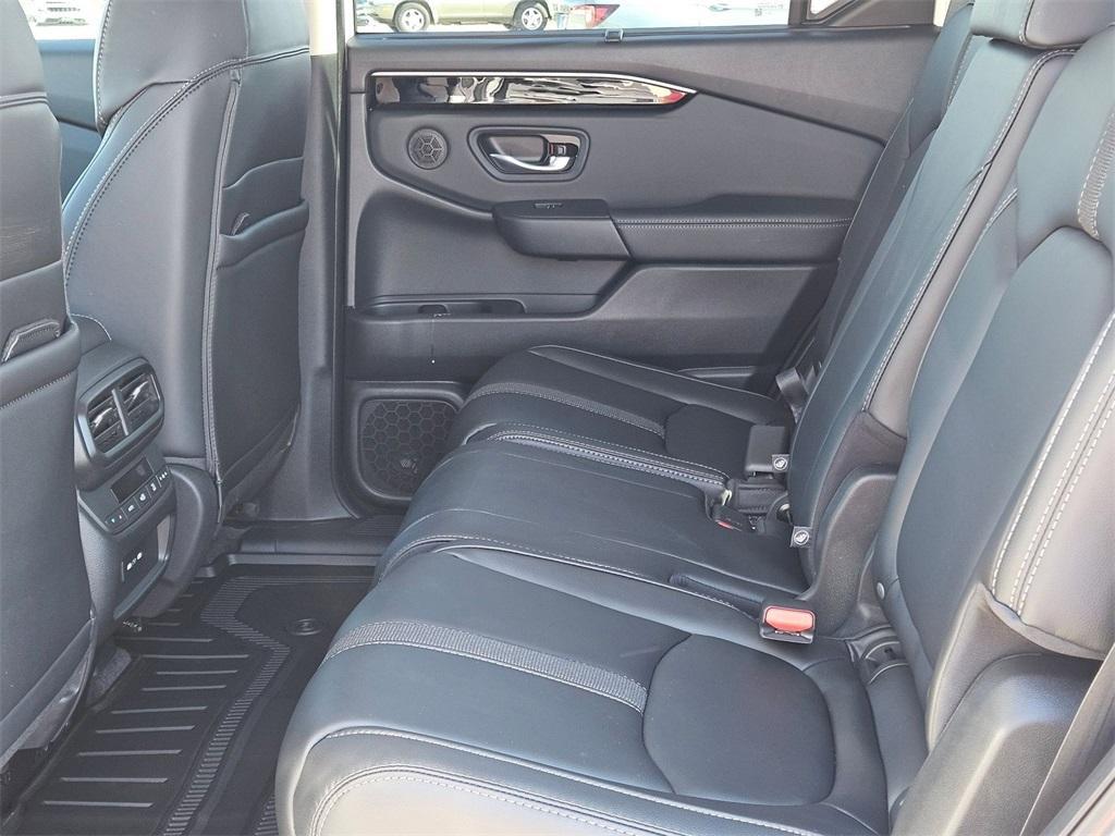 new 2025 Honda Pilot car, priced at $48,280