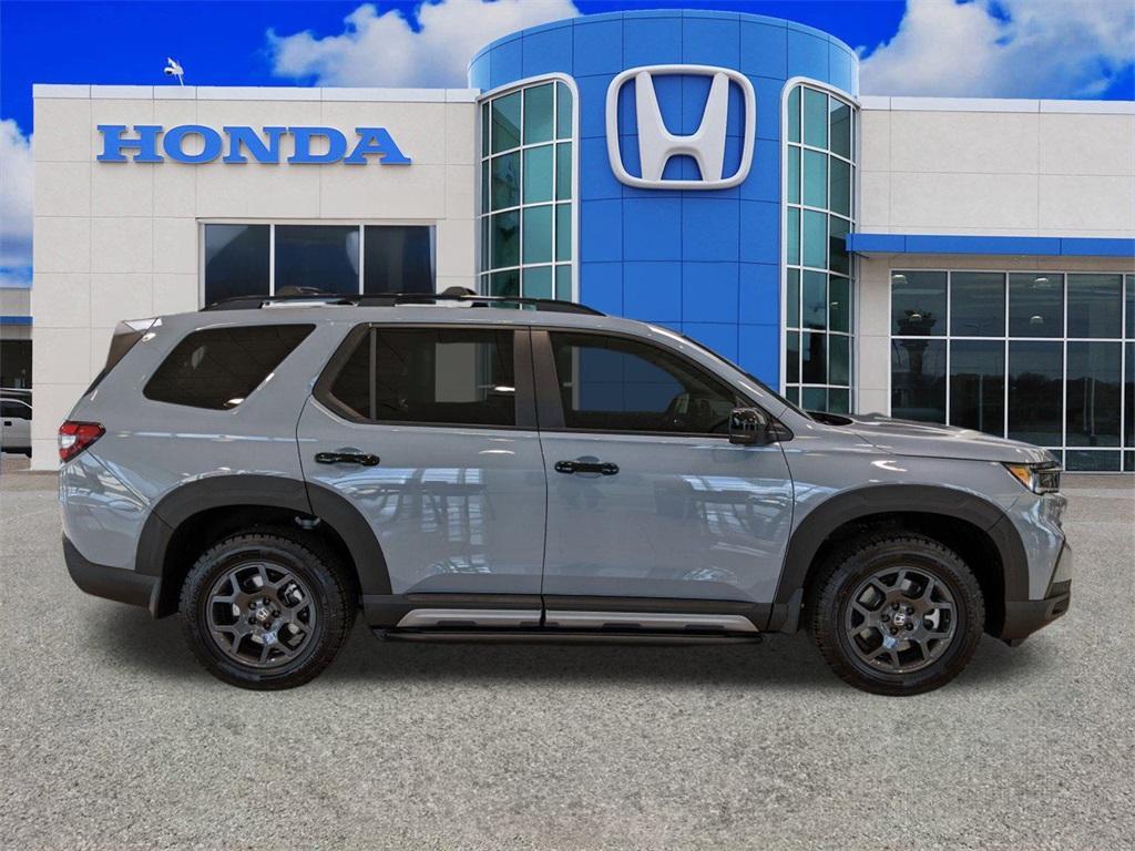 new 2025 Honda Pilot car, priced at $51,350