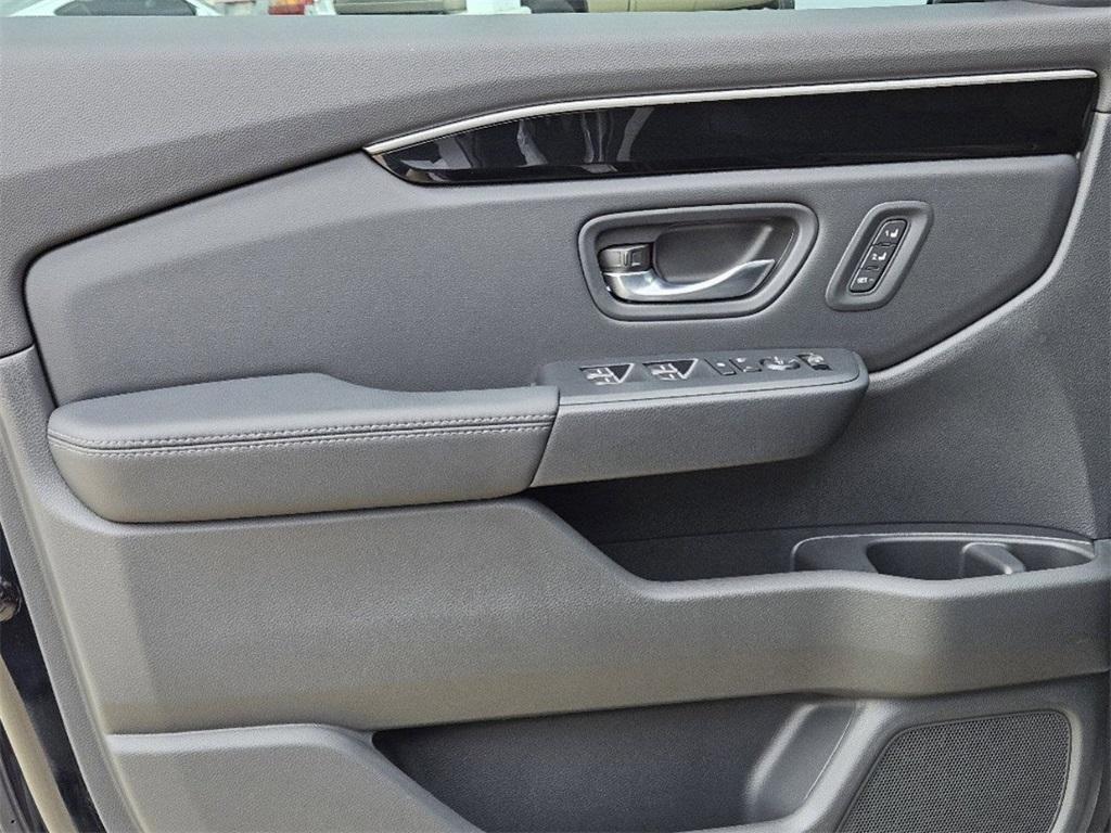 new 2025 Honda Pilot car, priced at $47,550