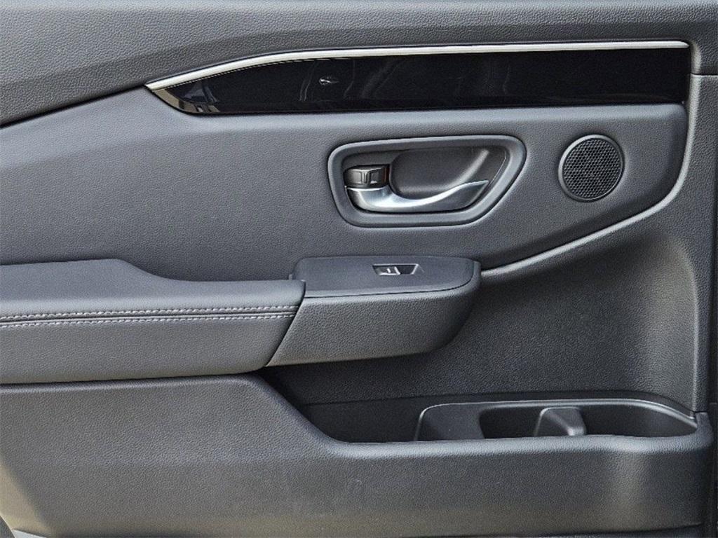 new 2025 Honda Pilot car, priced at $47,550