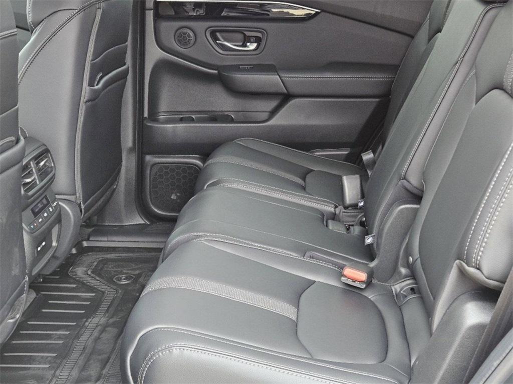 new 2025 Honda Pilot car, priced at $47,550