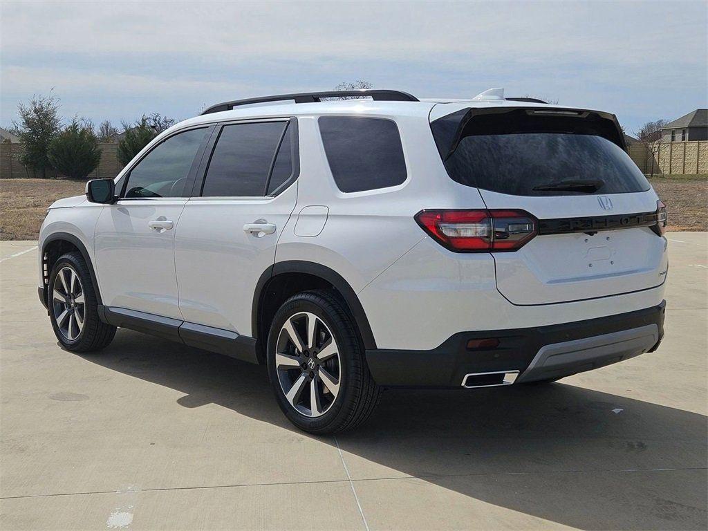 new 2025 Honda Pilot car, priced at $45,820