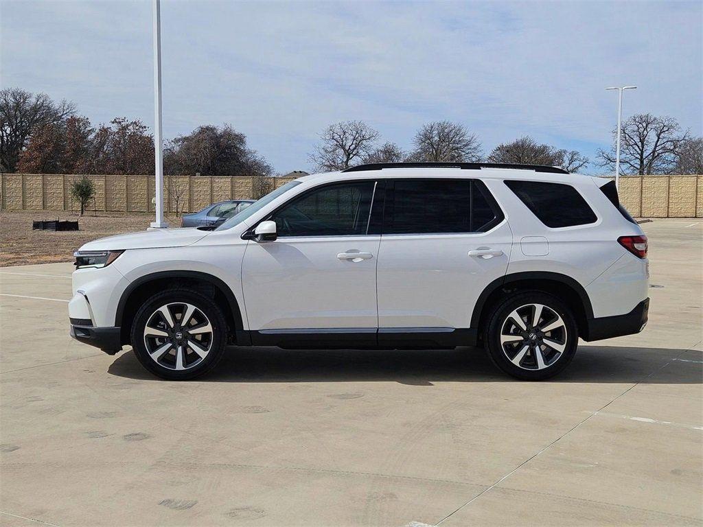 new 2025 Honda Pilot car, priced at $45,820