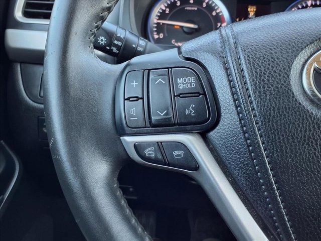 used 2014 Toyota Highlander car, priced at $15,995