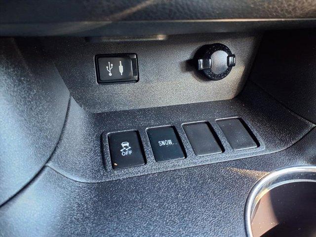 used 2014 Toyota Highlander car, priced at $15,995