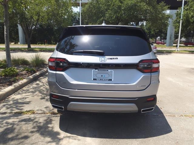 new 2025 Honda Pilot car, priced at $48,950