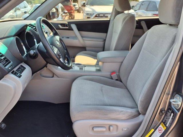 used 2013 Toyota Highlander car, priced at $11,995