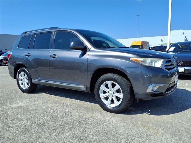 used 2013 Toyota Highlander car, priced at $11,995