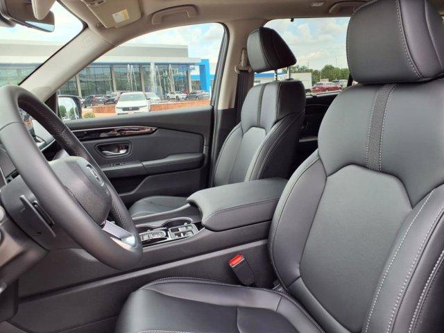 new 2025 Honda Pilot car, priced at $50,850