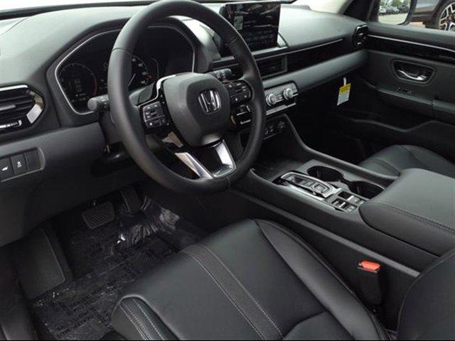 new 2025 Honda Pilot car, priced at $45,405