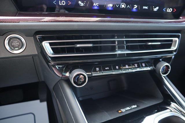 used 2024 Chevrolet Traverse car, priced at $43,900