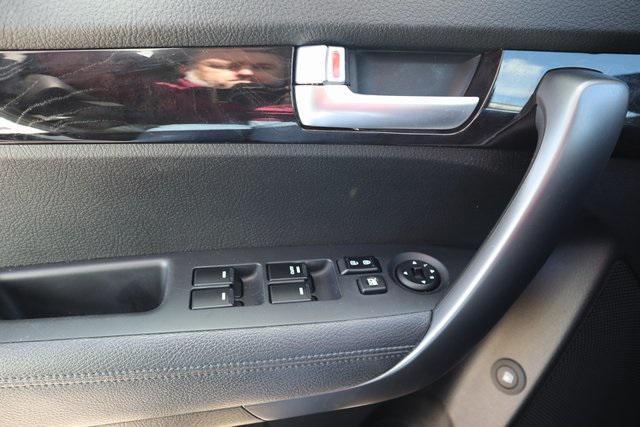 used 2014 Kia Sorento car, priced at $10,900