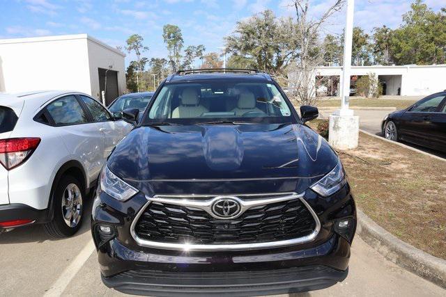 used 2021 Toyota Highlander car, priced at $35,500